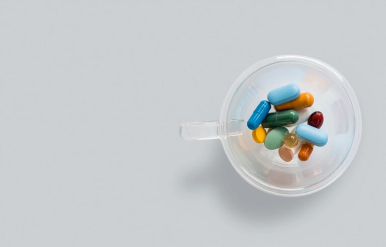 farmaci in una tazza